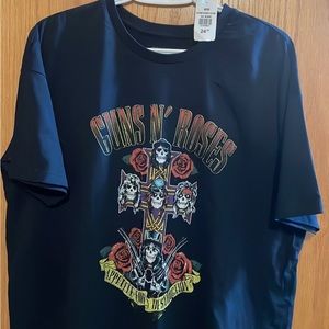 ✌️2 lots/$20 NWT Guns and Roses Tshirt sz.m